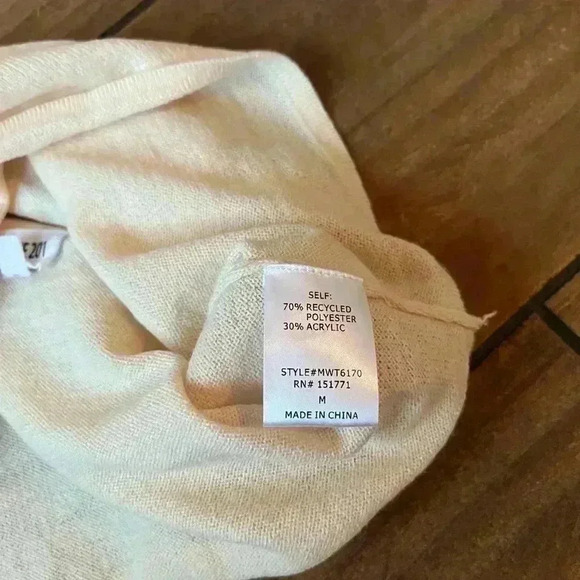 Lane 201 cream knit tank medium - Picture 3 of 3